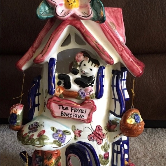 Candle House (Retired) - Picture 3 of 6